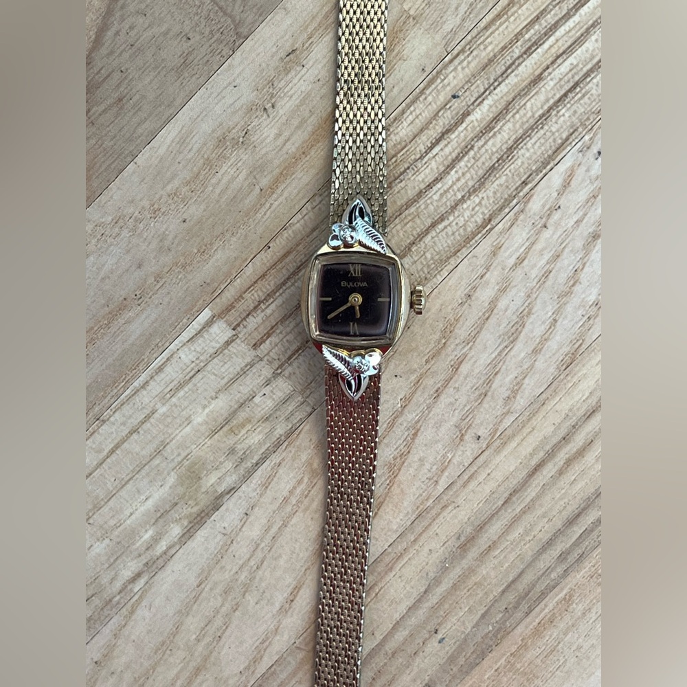 Bulova Diamond Ladies Vintage Watch Gold Plated Case Strap Burgundy Dial Works! - Picture 3 of 13